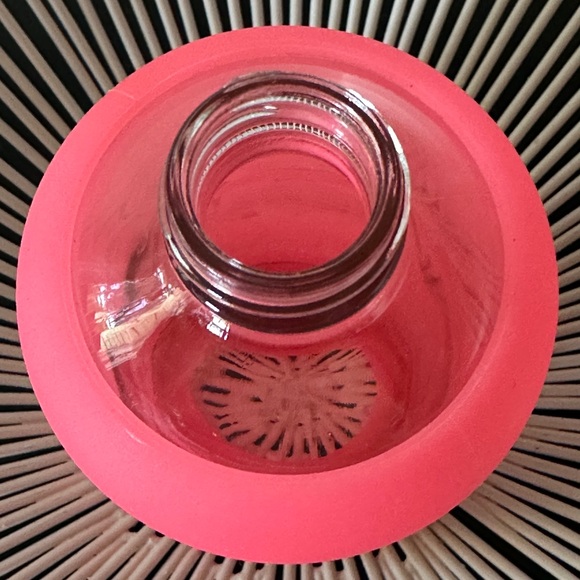 bkr Silicone & Glass Water Bottle BPA Free 16oz / 500 ml Rosy colorway - Picture 8 of 9